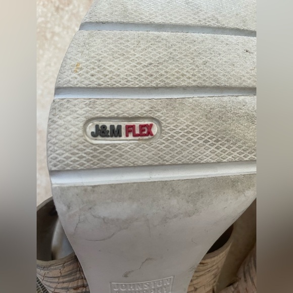 Johnston & Murphy Kayla Multi Bleached Cork/Taupe Leather Heel Shoe; size 7.5 - Picture 7 of 8